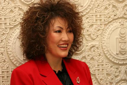 Поп хатагтай Б.Сараа MTV сувагт ярилцлага өгчээ